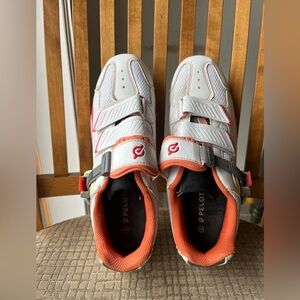 Pelaton spin cycle shoes. EUC